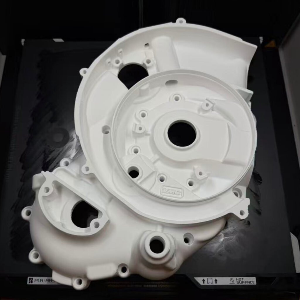 Parti meccaniche bianche in plastica